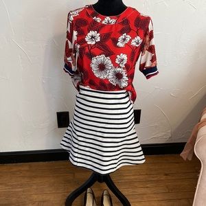 Ann Taylor Size 2 Mini Striped Flared Skirr